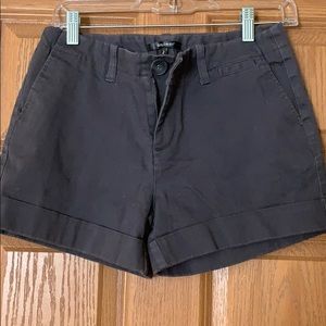 Daisy Fuentes size 2 gray shorts